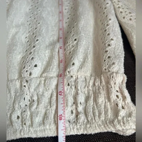 Zara Eyelet lace Ivory Long Sleeve Top Super Soft, shoulder pads Size Large - Picture 7 of 8